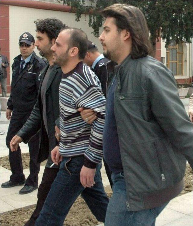 Manisa Valiliği Önünde Başına Silah Dayadı 2