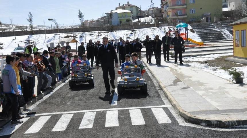 Trafik Kurallarını Uygulamalı Olarak &Ouml;ğreniyorlar