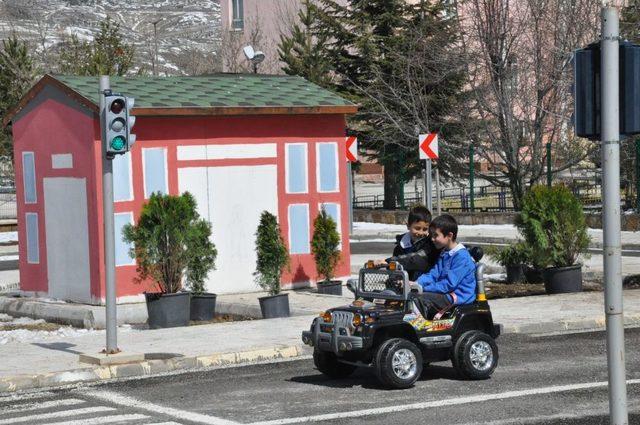 Trafik Kurallarını Uygulamalı Olarak Öğreniyorlar 1