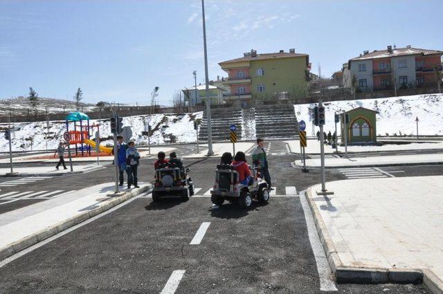 Trafik Kurallarını Uygulamalı Olarak Öğreniyorlar 2