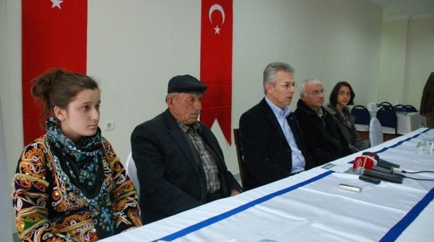 Vali Taşkesen '&Ccedil;anakkale Yolun Sonu' Filmini Kınalı Ali'nin Torunlarıyla Izledi
