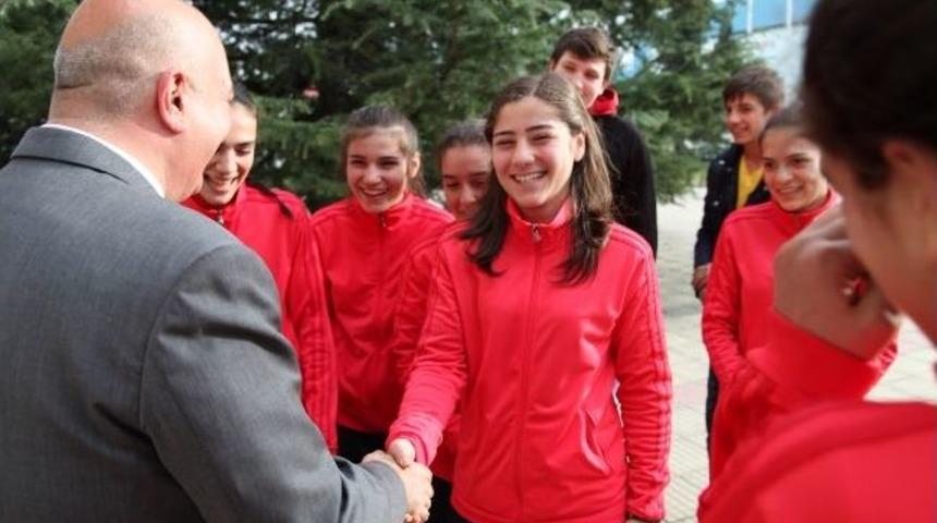 Şampiyon Boks Kul&uuml;b&uuml;&rsquo;nden G&uuml;ven &Ouml;zyurt'a Ziyaret