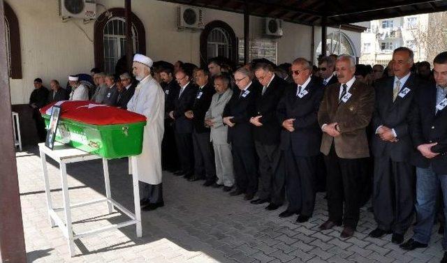 Eski Milletvekili &Uuml;nal Yaşar Toprağa Verildi 3