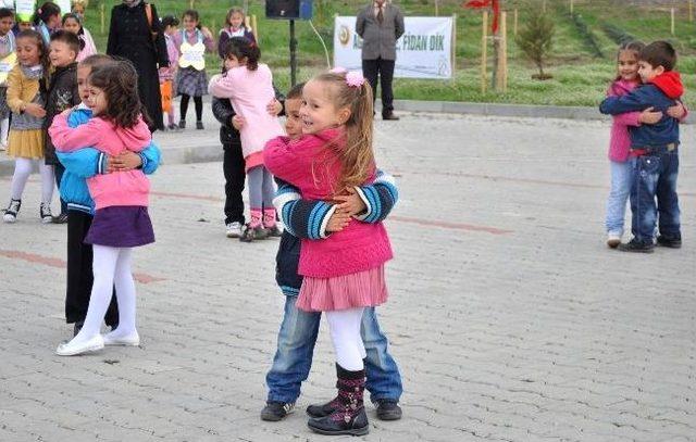 Trakya &Uuml;niversitesi&rsquo;nde 2 Bin 500 Fidan Toprakla Buluştu 1