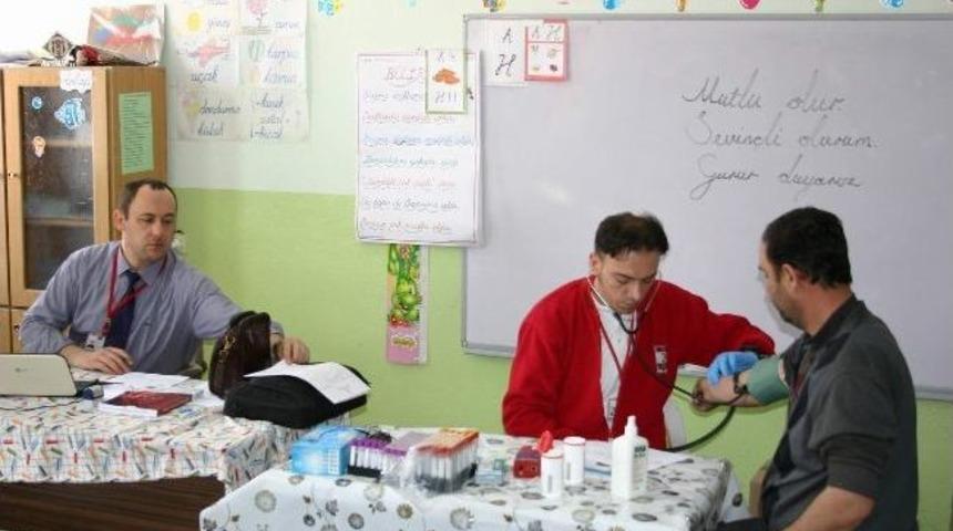 &Ouml;ğretmen Ve Velilerden &Ouml;rnek Davranış