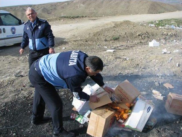 Sorgun Zabıta Ekipleri Tarihi Geçmiş Gıdaları İmha Etti