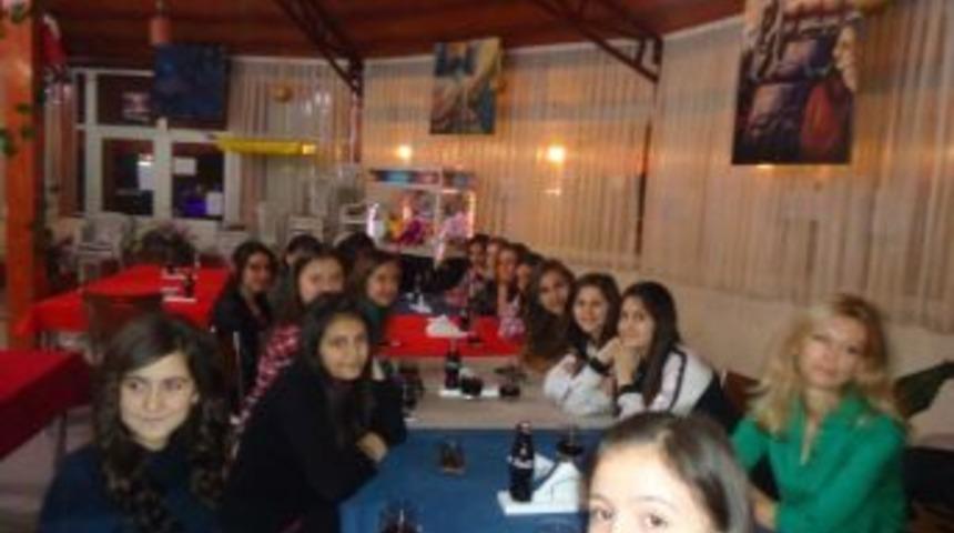 G&uuml;neşspor Kul&uuml;b&uuml; Voleybol Takımı Sporcuları Onuruna Kahvaltı