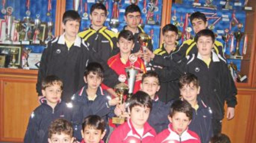 Alparslan, Masa Tenisi Şampiyonasında Il Birincisi Oldu
