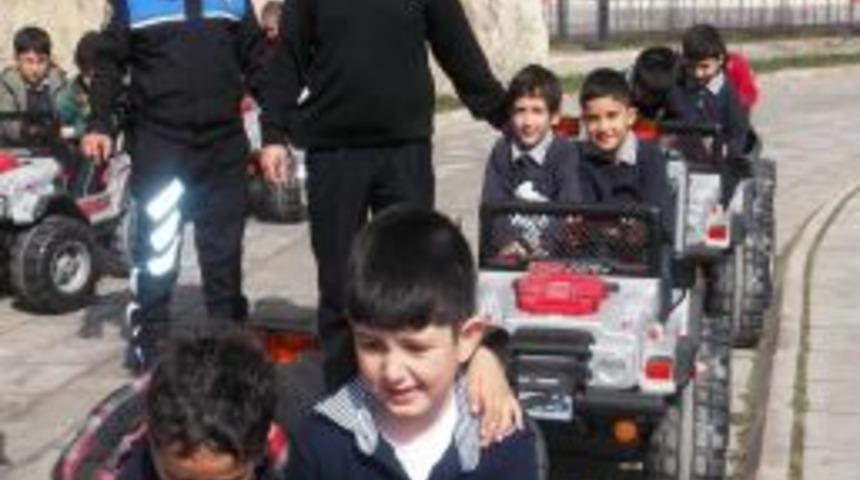 Miniklere Uygulamalı Trafik Eğitimi