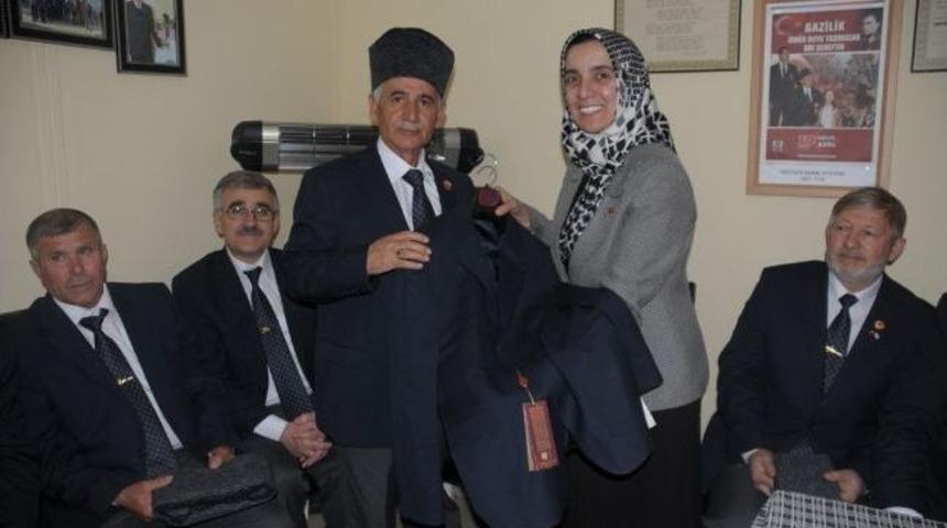 İneg&ouml;l Belediyesi&rsquo;nden Gazilere Kalpak Ve Takım Elbise