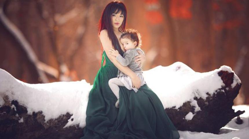 Emzirmenin en doğal şey olduğunu g&ouml;sterdi!