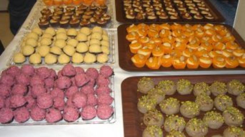 Ev Hanımlarına Pasta Yapmanın P&uuml;f Noktaları Anlatıldı