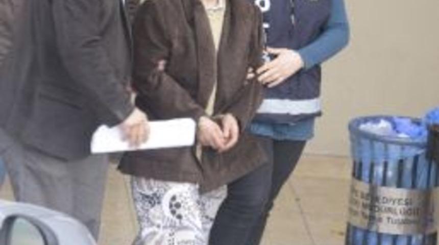 Oğlunu Balta İle &Ouml;ld&uuml;ren Anne, Asayiş Şube M&uuml;d&uuml;rl&uuml;ğ&uuml;'ne G&ouml;t&uuml;r&uuml;ld&uuml;