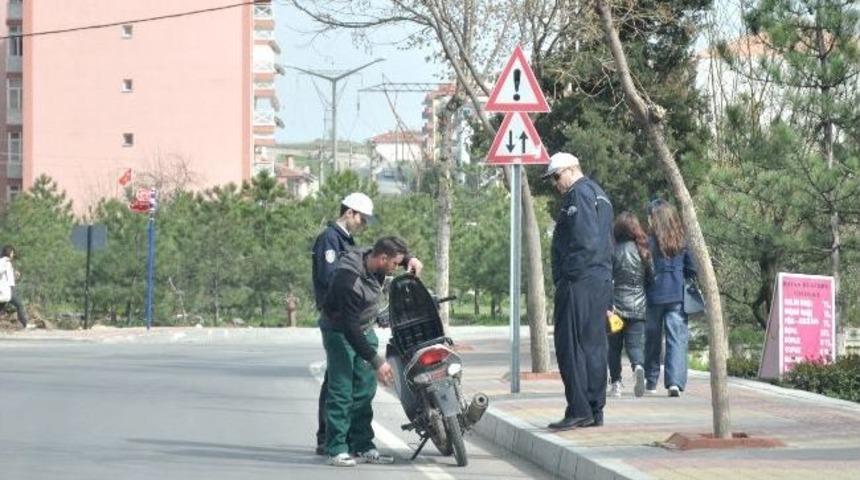 Polis Kasksız S&uuml;r&uuml;c&uuml;lere G&ouml;z A&ccedil;tırmıyor