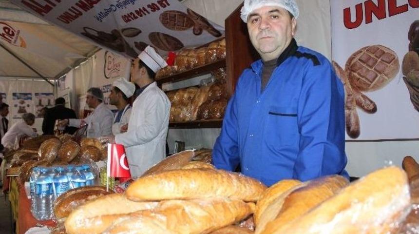 Ekmek İsrafı Kampanyasında &Uuml;cretsiz Ekmek İzdihamı