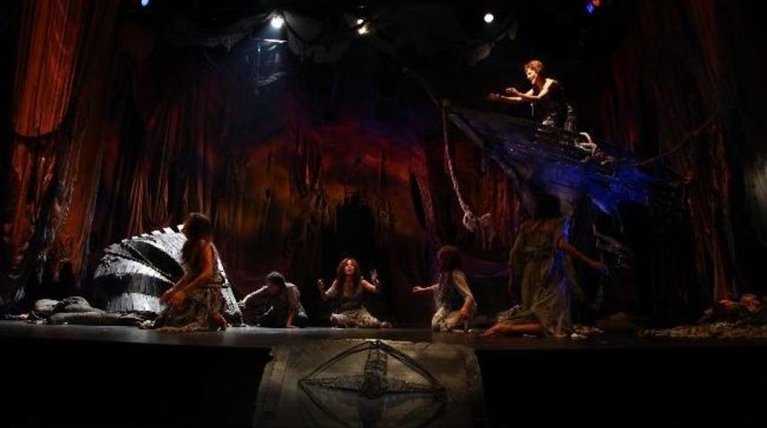 27 Mart D&uuml;nya Tiyatro G&uuml;n&uuml;'nde Oyunlar &Uuml;cretsiz