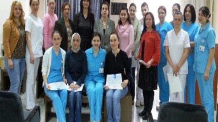 Cpr Eğitimine Katılan Hemşireler Sertifikalarını Aldı