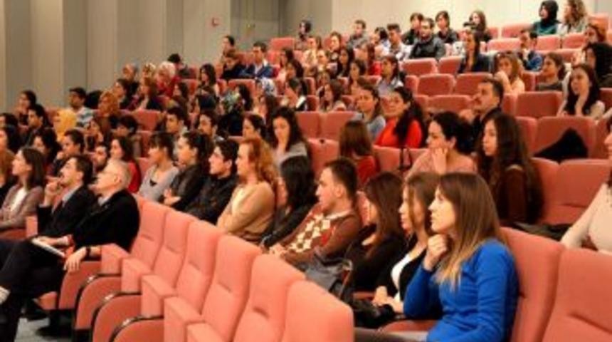Kariyerini Yabancı Dil Ile Geliştirmek Isteyenlere Seminer Verdi