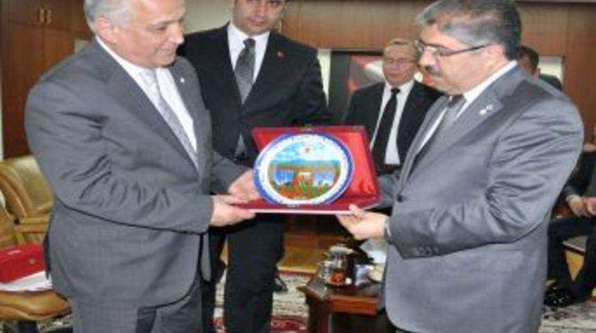 Kızılay Genel Başkanı Akar Muş&rsquo;ta