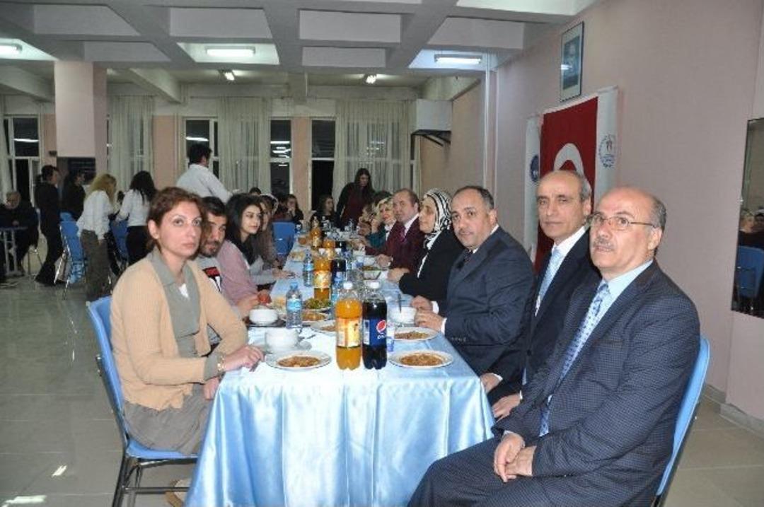 Protokol, Y&uuml;ksek Okul &Ouml;ğrencileriyle Buluştu