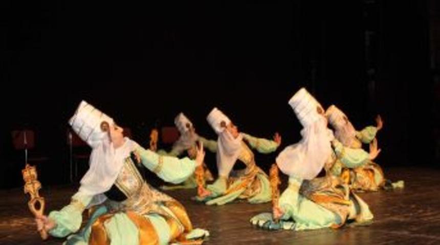 Kafkas Dans G&ouml;sterisi Sivaslıları B&uuml;y&uuml;ledi