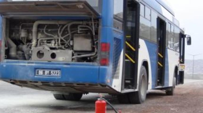 Doğalgazlı Halk Otob&uuml;s&uuml; Seyir Halinde Alev Aldı