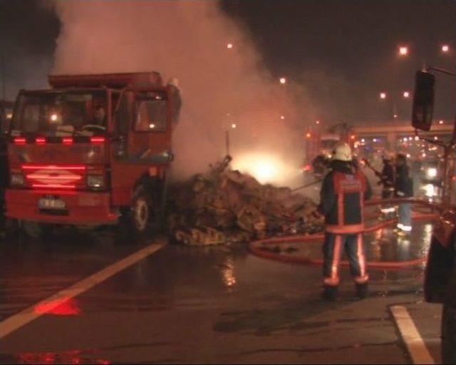 TEM’de kamyon yangını trafiği kilitledi