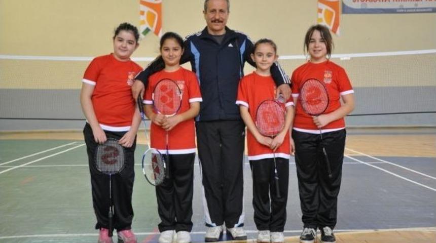 &Ouml;demiş Zafer İlkokulu, Badmintonda İzmir&rsquo;i Temsil Edecek