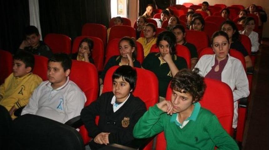 &Ouml;ğrencilere "g&uuml;venli İnternet, Mutlu Gelecek" Konferansı