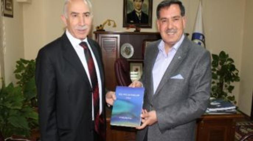 Ak Partili K&uuml;&ccedil;&uuml;kaydın &lsquo;g&ouml;&ccedil; Yolu Konakları&rsquo; Şiir Kitabını Anlattı