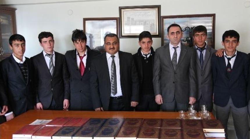 İmam Hatip Lisesi &Ouml;ğrencilerinden M&uuml;ft&uuml; Demirel'e Ziyaret
