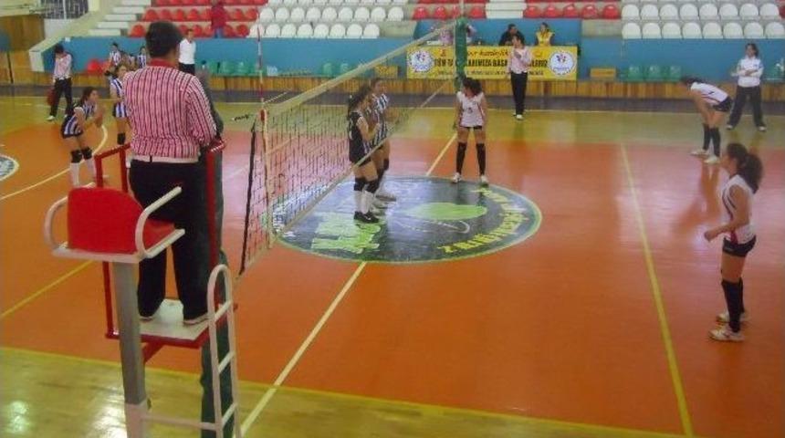 Muğla Yaş Grupları Voleybol M&uuml;sabakaları Sona Erdi