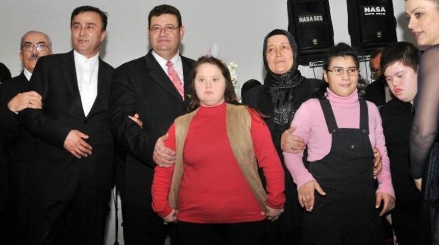 Mamak Belediyesi&rsquo;nden Down Sendromlu &Ccedil;ocuklara Moral Konseri