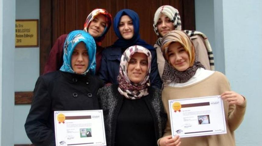 Lise &Ouml;ğrencilerinden Suriyeli Ailelere Yardım