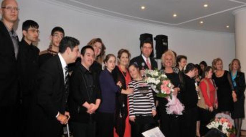 Down Sendromlular Konserde Eğlendi