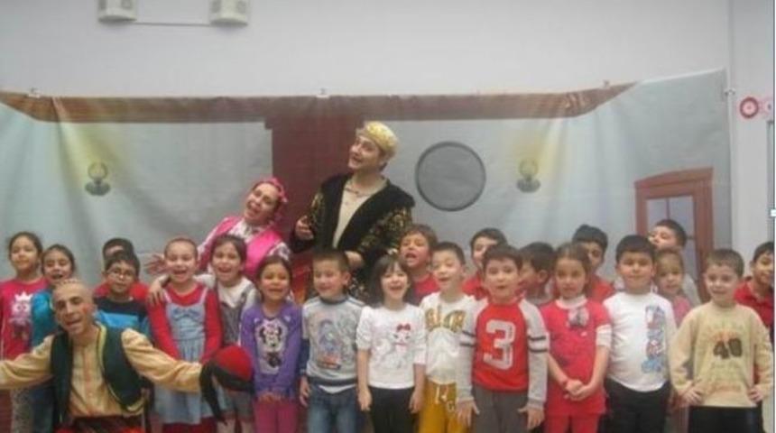 &Ouml;ğrencilere Tiyatro Ziyafeti