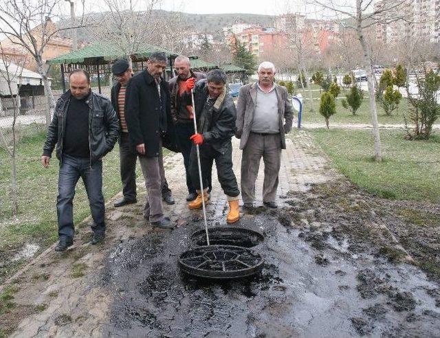 Yozgat’ta Kanalizasyondan Akan Fuel-oıl Tepki Çekti