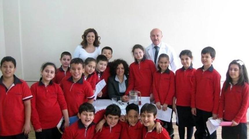 Yazar Akıncı, &Ouml;ğrencilerin Konuğu Oldu