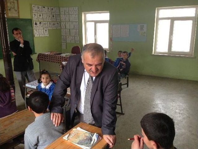 Milli Eğitim Müdürü Öğrencilere Süt İçirdi 1