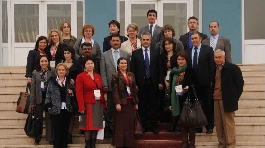 Yabancılardan Kb&uuml;&rsquo;ye Ziyaret