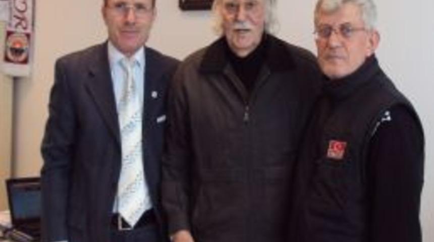 Eşref Kol&ccedil;ak, Belediyeyi Ziyaret Edip, Isteklerini Sıraladı