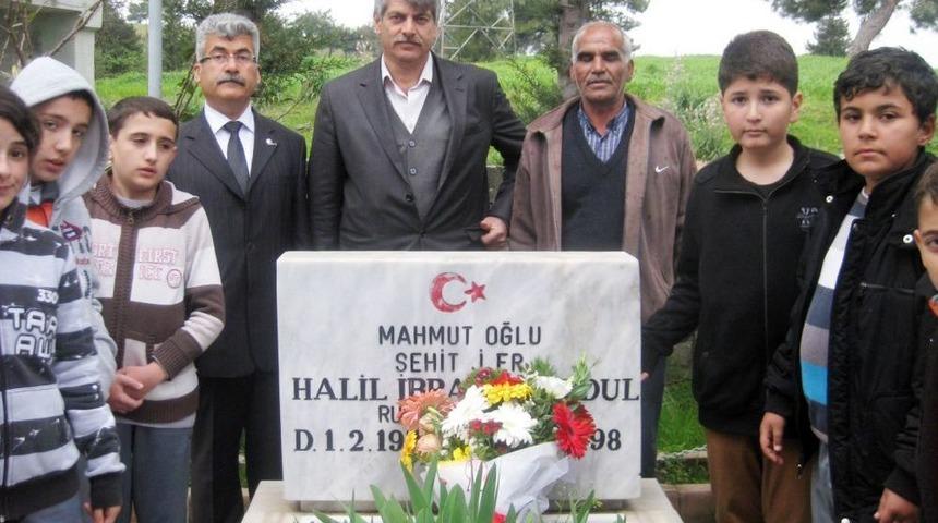 İzciler, Şehit Mezarını Ziyaret Etti