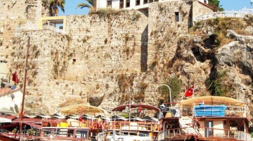 Antalya&rsquo;daki Tarihi Surlar Onarılacak