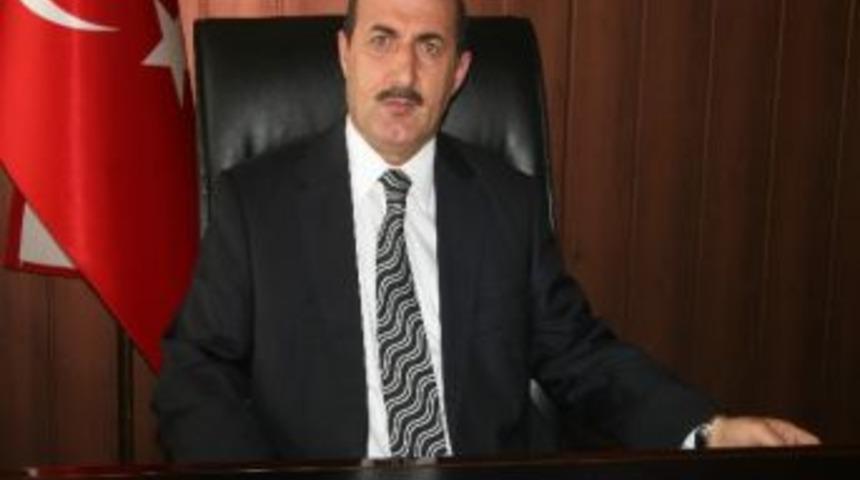 İ&ccedil;me Suyu Nedeniyle K&ouml;y Yolu Trafiğe Kapatıldı