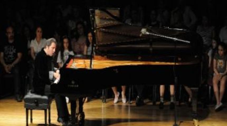 Fazıl Say Müzikleriyle Karşıyaka’da