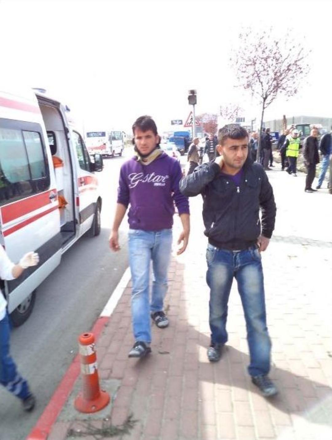 Lastiği Patlayan Otomobil Tarlaya U&ccedil;tu: 5 Yaralı