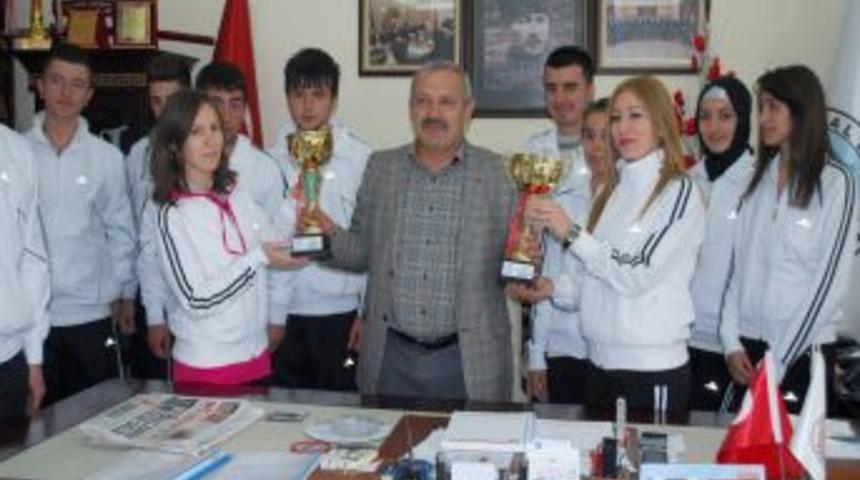 İl Birincisi Olan Turhallı Gen&ccedil;lerin Hedefi T&uuml;rkiye Şampiyonası