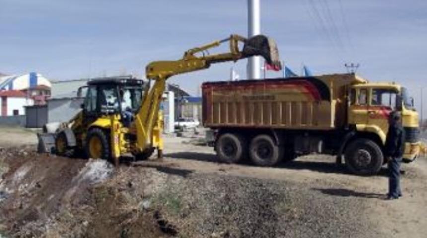 Yeni&ccedil;ubuk&rsquo;ta Başlatılan Dere Islah &Ccedil;alışmaları Devam Ediyor