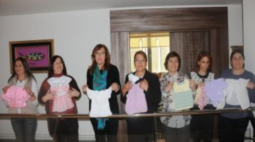 Kadınlar &Uuml;rettiklerini Internetten Satabilecek