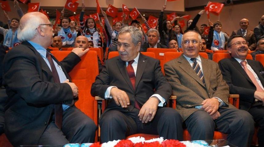 B&uuml;lent Arın&ccedil; Ve Nabi Avcı, 3 Bin &Ouml;ğrenciyi &Ccedil;anakkale&rsquo;ye Yolcu Etti